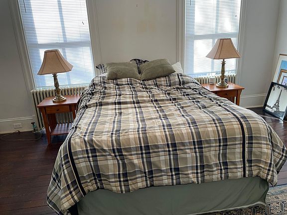 4th image of 220 S Washington St #1