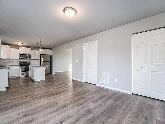 5th image of 5464 Eagle Glen Dr SW