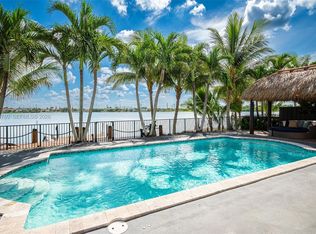 Twin Lake Shores Central, Miami, FL 33186