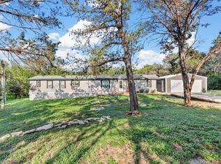 831 Arrowhead Ct, Granbury, TX 76048