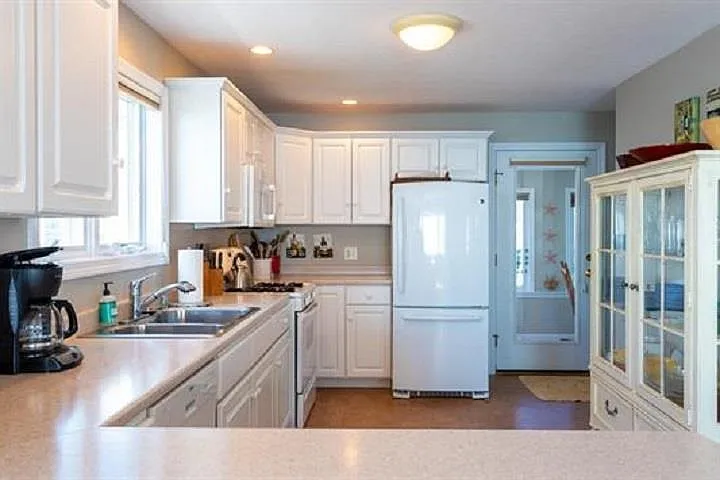12 Noreast Ln — Photo 6