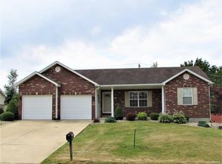 1313 Ridgefield Dr, Godfrey, IL 62035