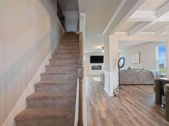 2nd image of 1052 Bodega Loop