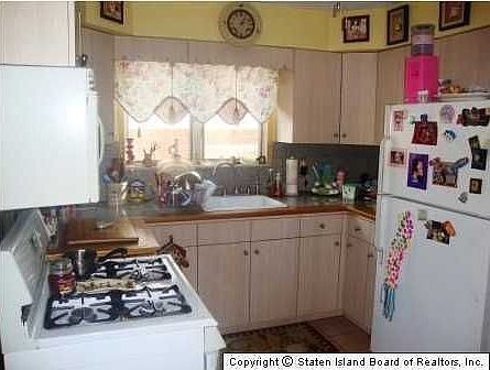 4th image of 377 Stobe Ave