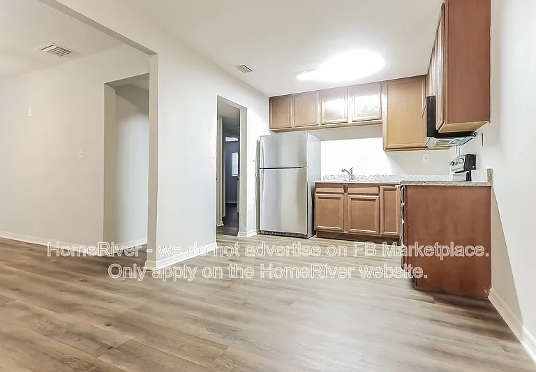 4523 Dolphin Dr — Photo 4