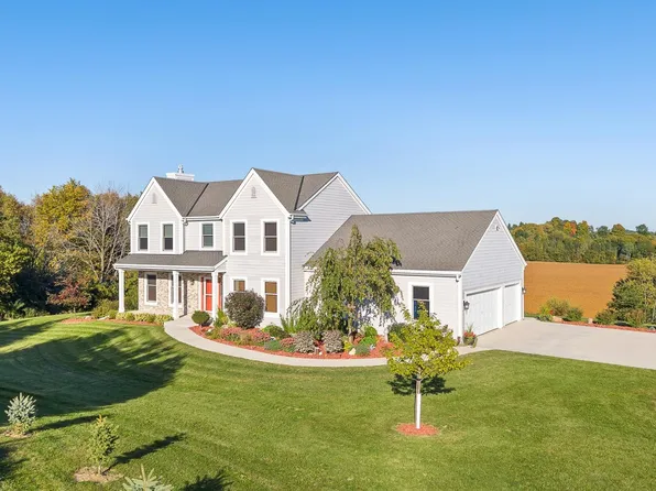 9660 Skyline Dr, Allenton, WI 53002