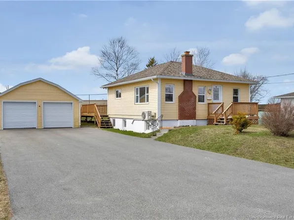 546 Young St, Saint John, NB E2M 2V4