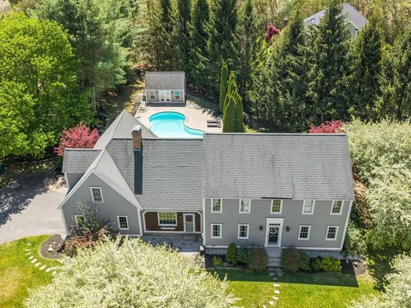 4 Ridge Rd, Pepperell, MA 01463