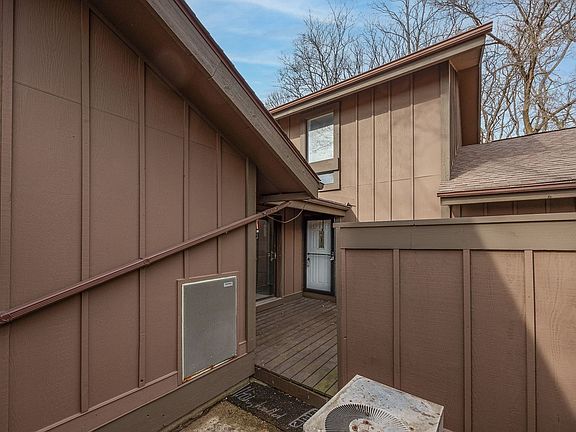 5th image of 42W470 Redbud Ct