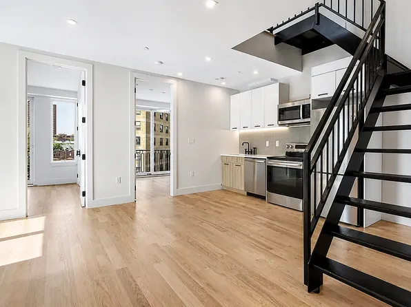 922 Dekalb Avenue image 1 of 12