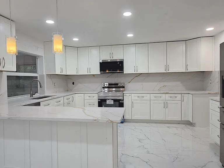 21452 Woodchuck Ln — Photo 2