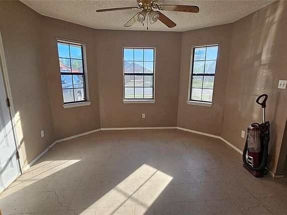 3rd image of 1208 E Camelia Ave