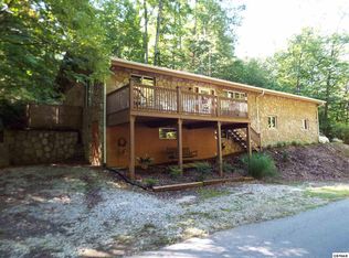1505 Lake Dr, Gatlinburg, TN 37738
