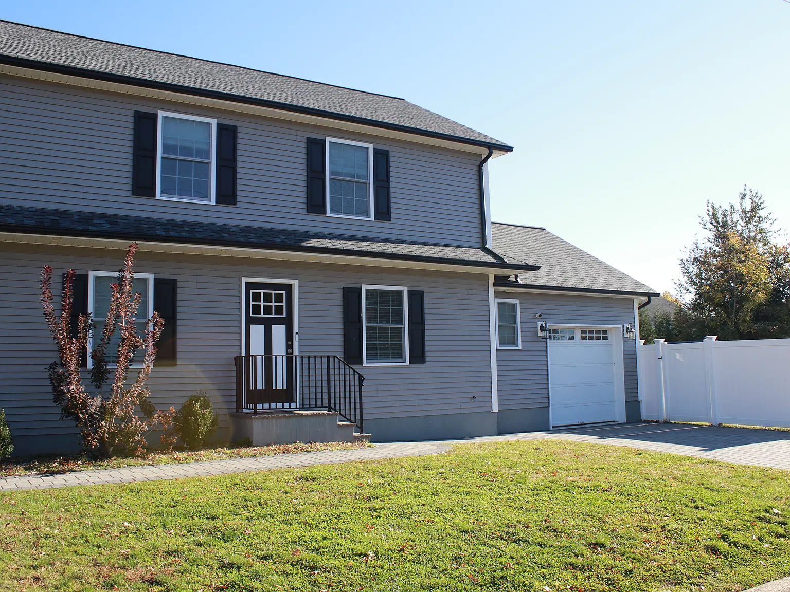 4 bed, 6025 sqft, $3,700 — Photo 3