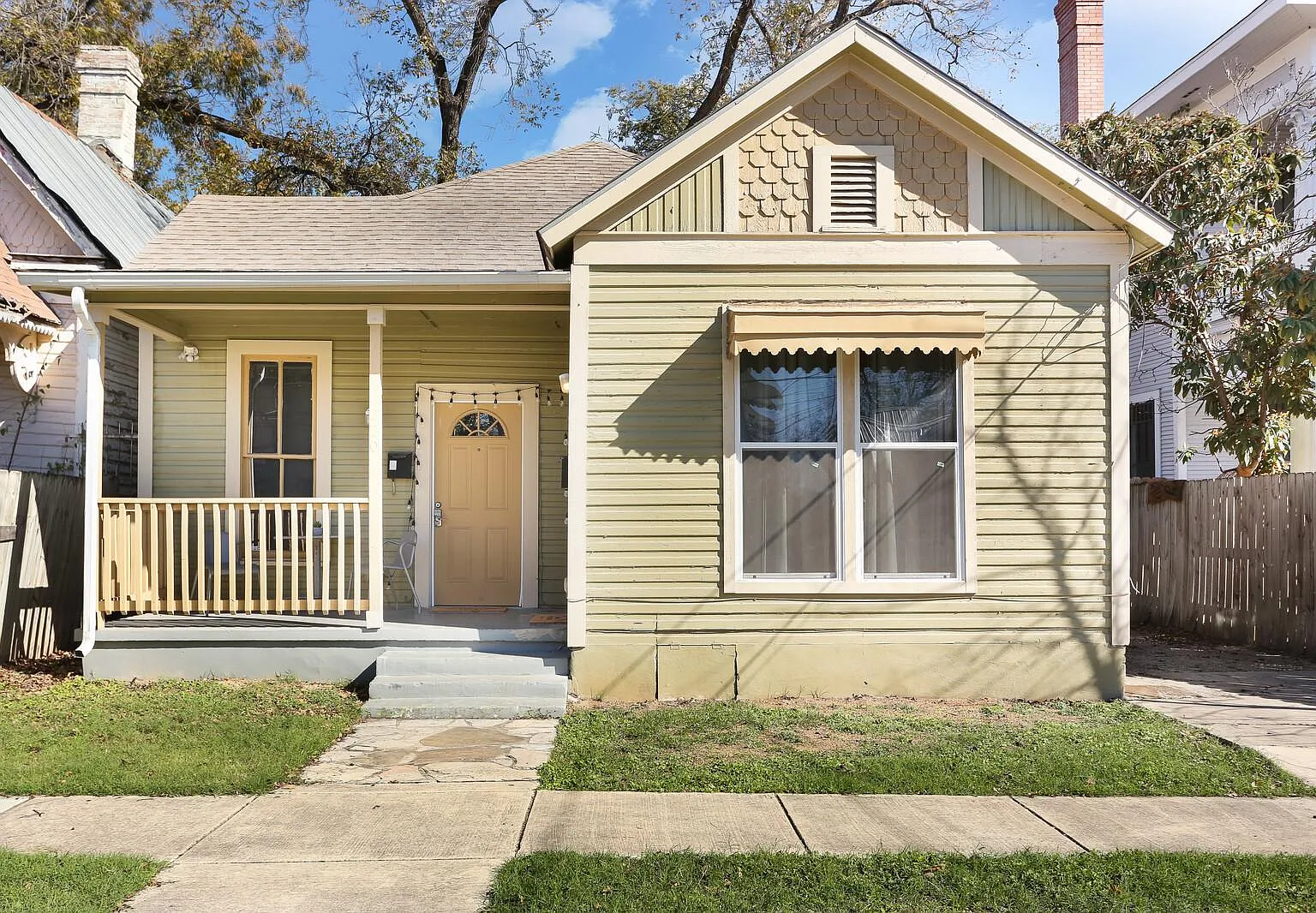 2 bed, 1000 sqft, $1,000 — Photo 1