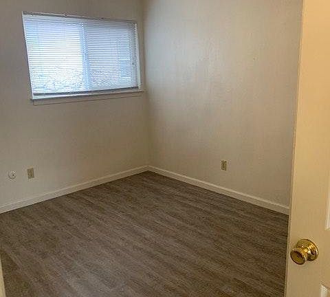 5th image of 611 N Edison St #8