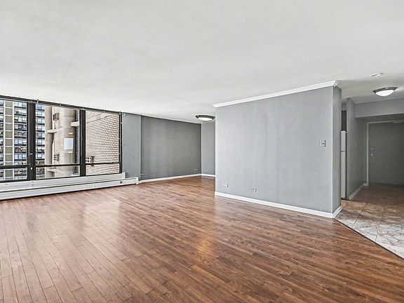 3rd image of 5740 N Sheridan Rd APT 8D