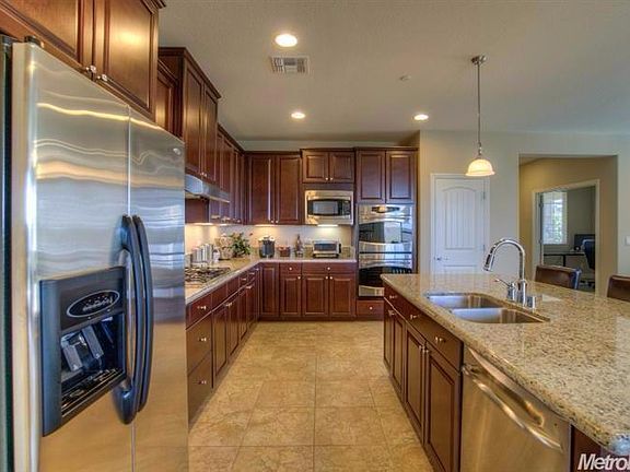 3rd image of 5068 Arlington Way