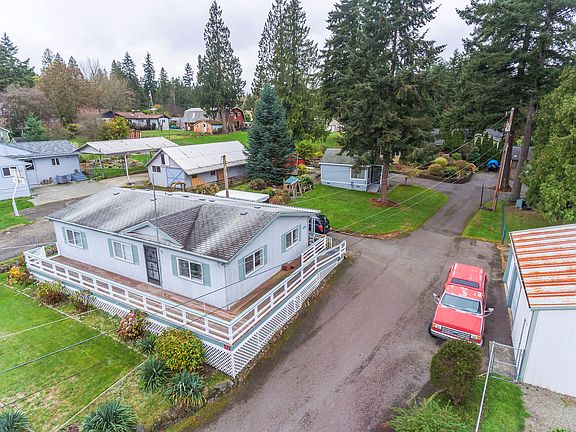 2nd image of 127 Lilac Ln
