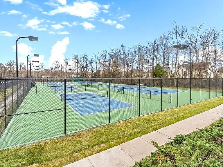 9708 Walkers Glen Dr — Photo 18