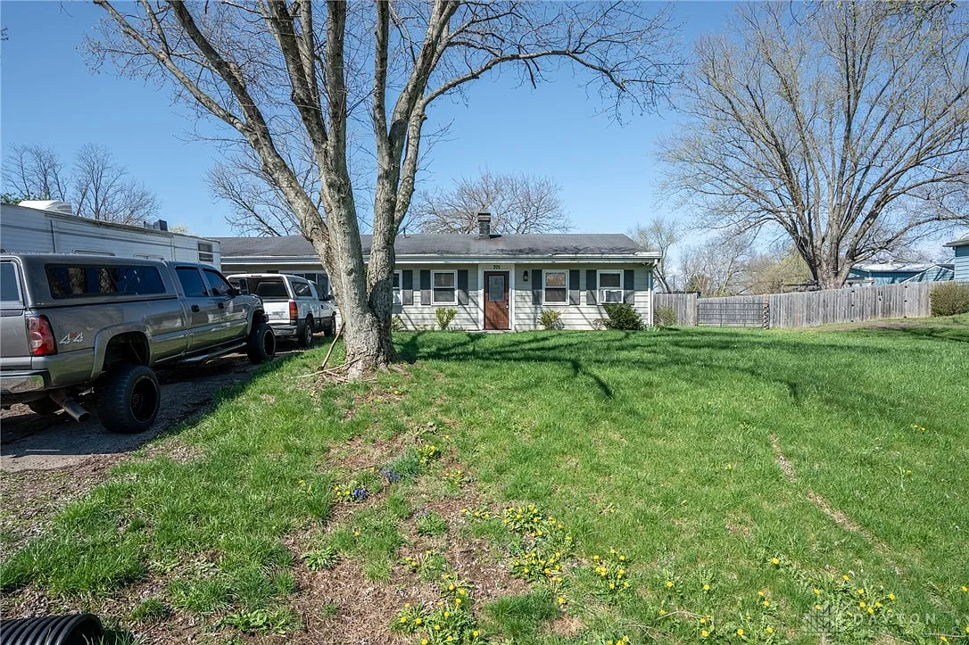 701 Easter Dr photo 1