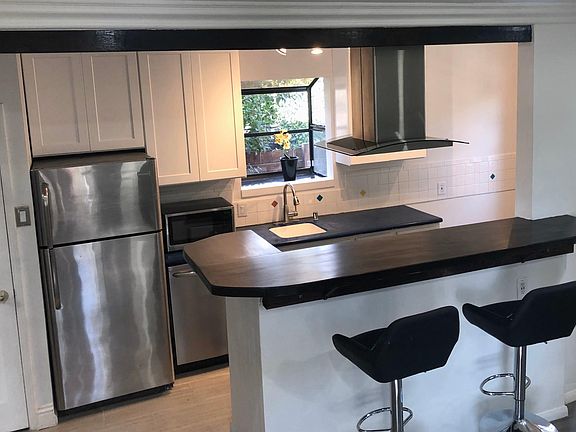 5th image of 1053 S Stanley Ave #4