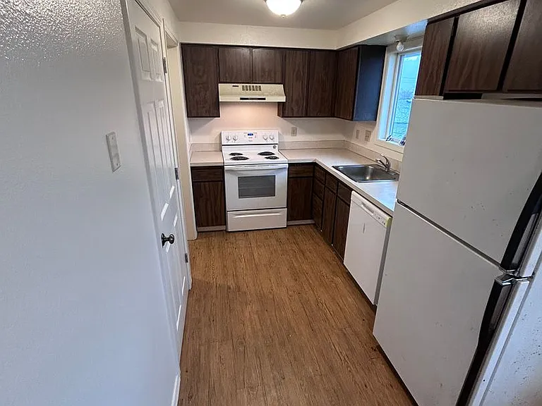 795 Elm Ave — Photo 8