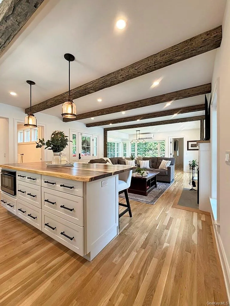 3 bed, 3.0 bath, 1800 sqft, $8,000 — Photo 4