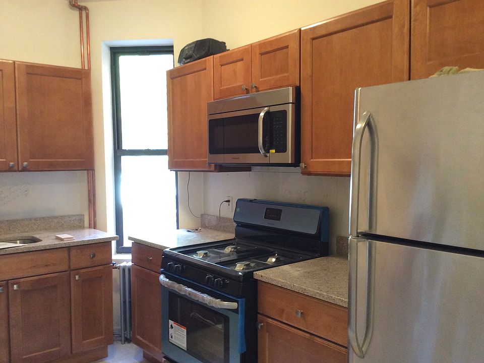 2nd image of 205 Eldert St APT 1R