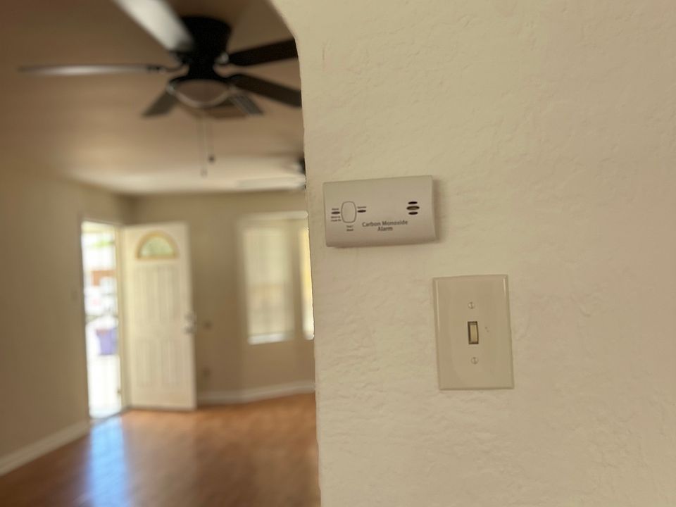 1st image of 470 W 35th St