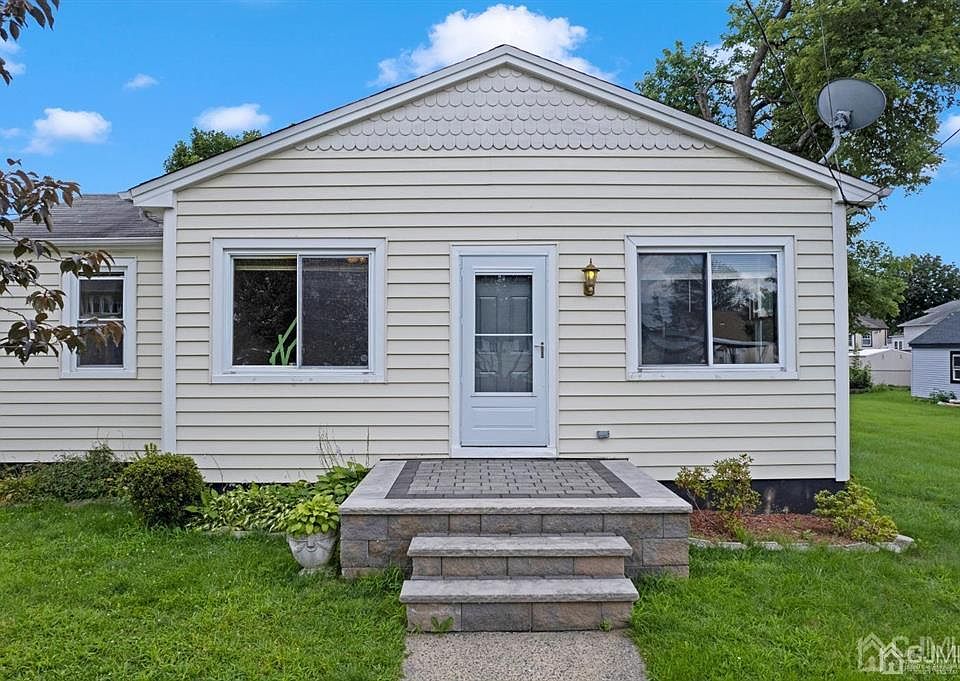 1st image of 116 Plainfield Ave