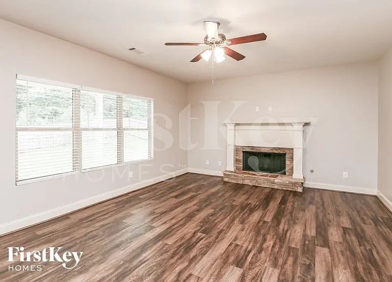 835 Sassafras Ln — Photo 4