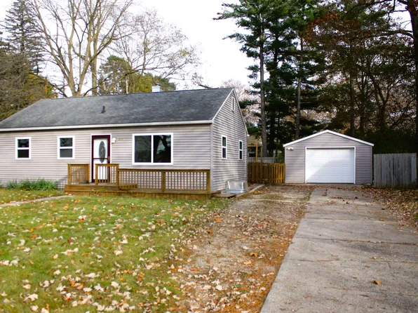 3714 E Saint Andrews Rd, Midland, MI 48642
