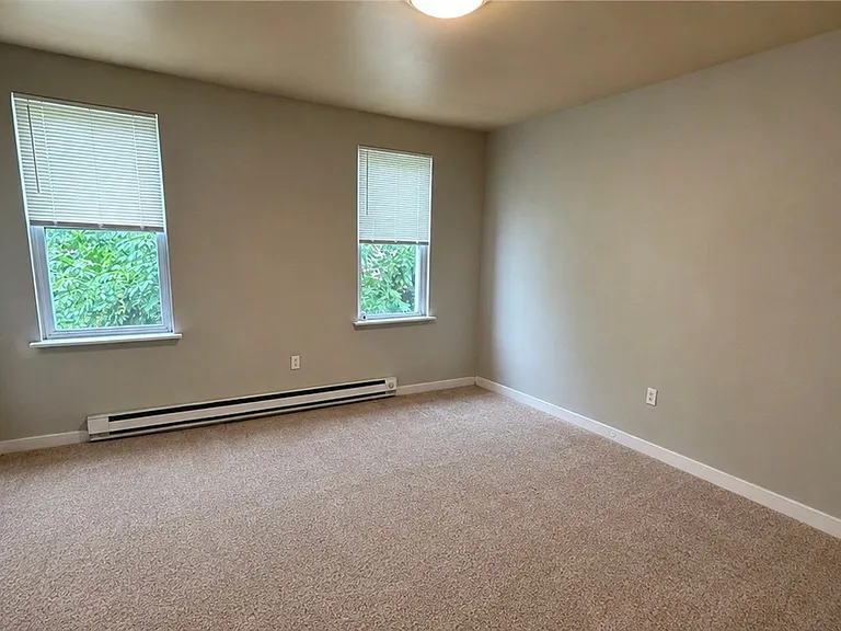 412 E Walnut Ln #4 — Photo 5