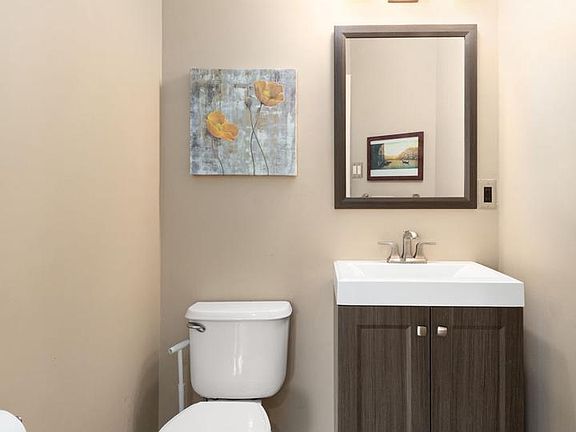 3rd image of 400 Macintosh Cir