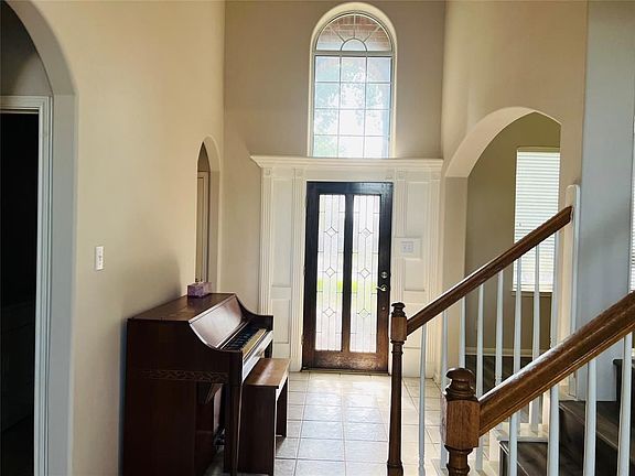2nd image of 152 Greenridge Cir
