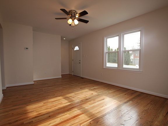 3rd image of 708 Jefferson Blvd