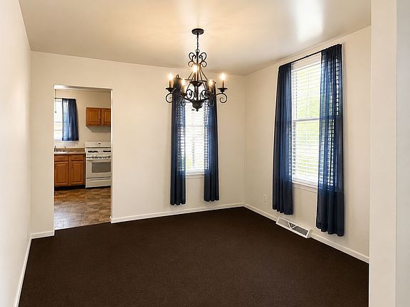 3rd image of 422 Franklin Ave APT 1