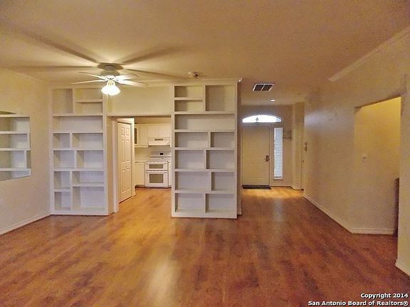 4th image of 1042 Edinburgh Dr N #1042