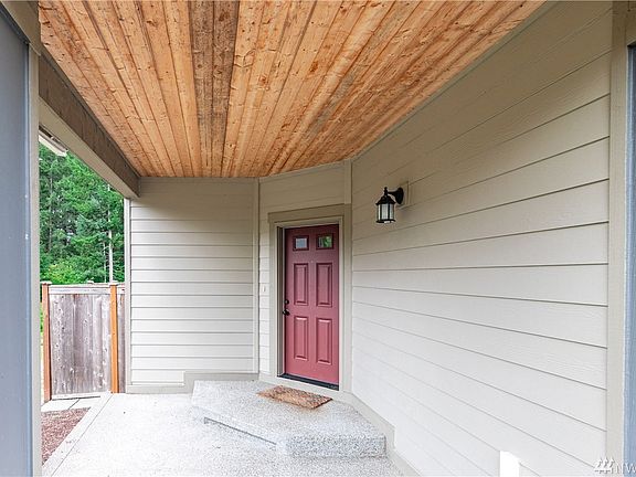 3rd image of 3901 Southlake Dr SE