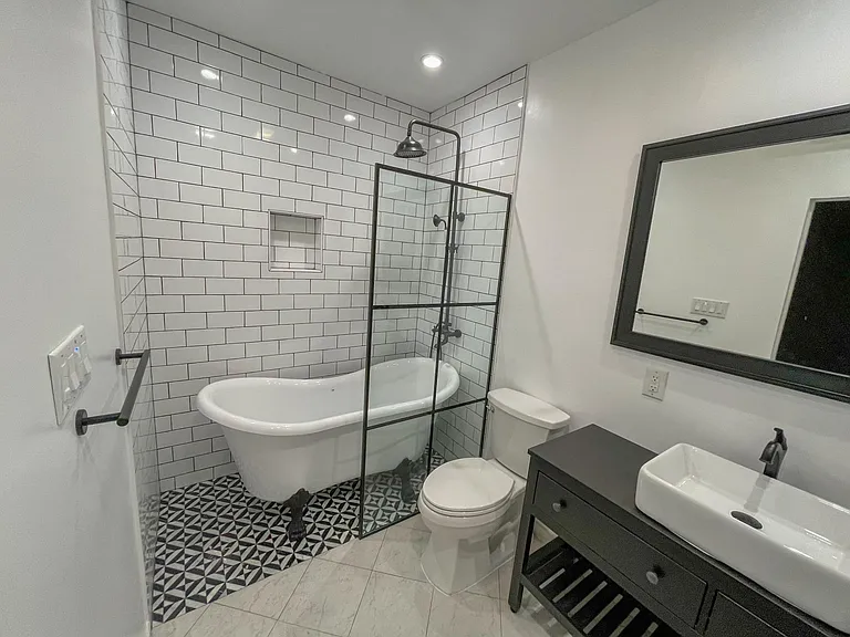 Master Bathroom - soaking tub