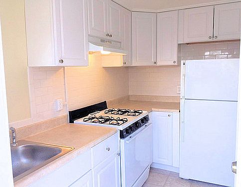 2nd image of 40 Pearl St Ste 3