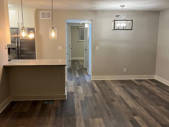 2nd image of 6027 Metcalf Ln APT 4B