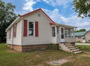 411 N Franklin St, Mentone, IN 46539
