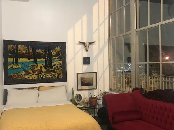 3200 Gillham Rd, Kansas City, MO