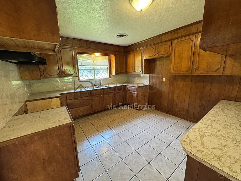 577 Dryden Ave — Photo 5