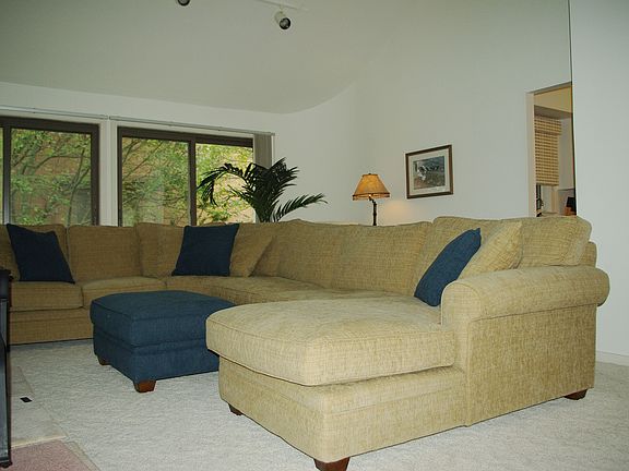 5th image of 8 Dolphin Ct #8