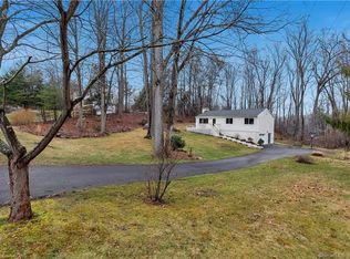231 Wilderwood Dr, Guilford, CT 06437