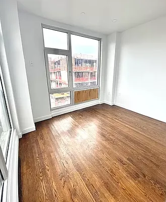 Rented by Current Real Estate Advisors | media 15