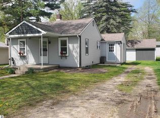 305 N 3rd St, Shepherd, MI 48883